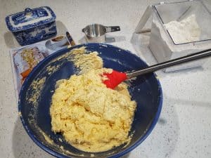 delicios lemon and sour cream cake